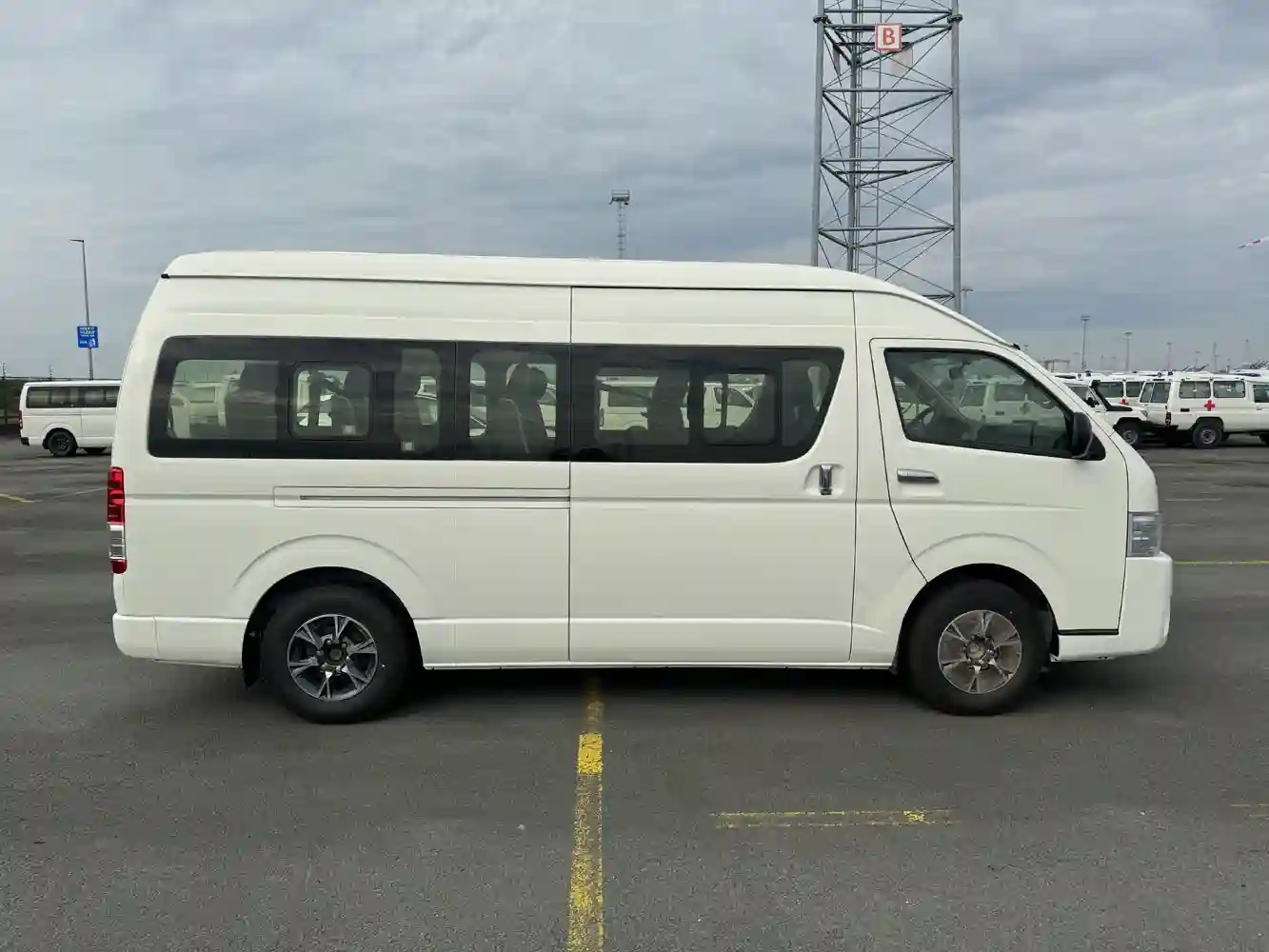 2024 Toyota Hiace GL High Roof 2.5L Turbo Diesel MT 15-Seater